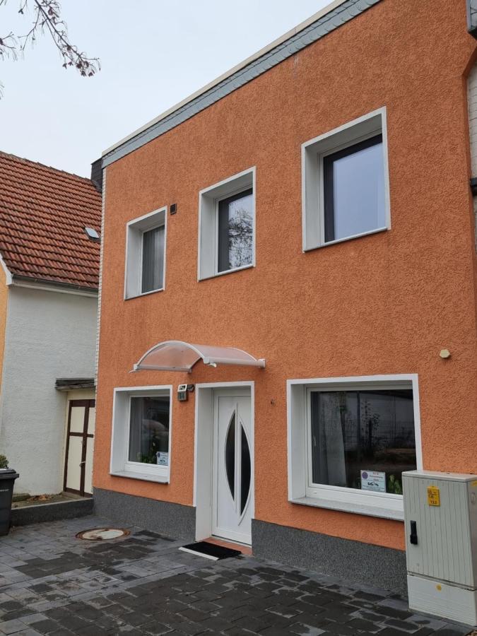 Gaestehaus-Ferienwohnung-Appartement Mit Terrasse - Naehe Kliniken/ Herzzentrum Bad Oeynhausen Exterior photo